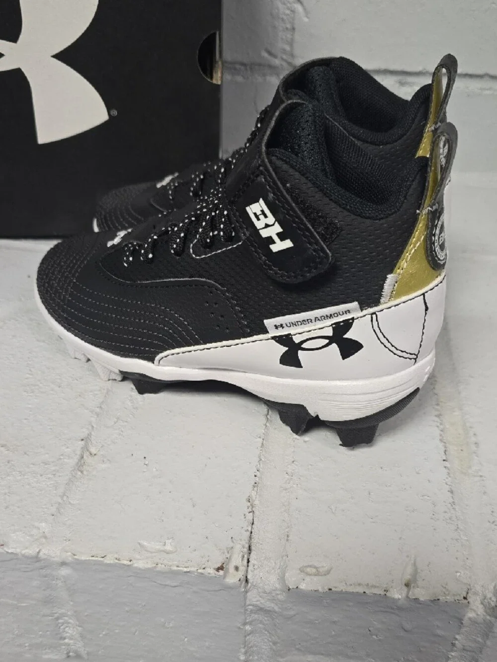 Under Armour Kids Black White and Gold Cleats with BH Strap.  Size 11k. NIB